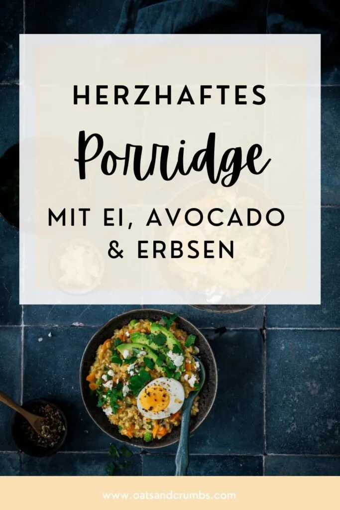 Rezept für herzhaftes Porridge mit Ei, Avocado und Erbsen von Oats and Crumbs.
