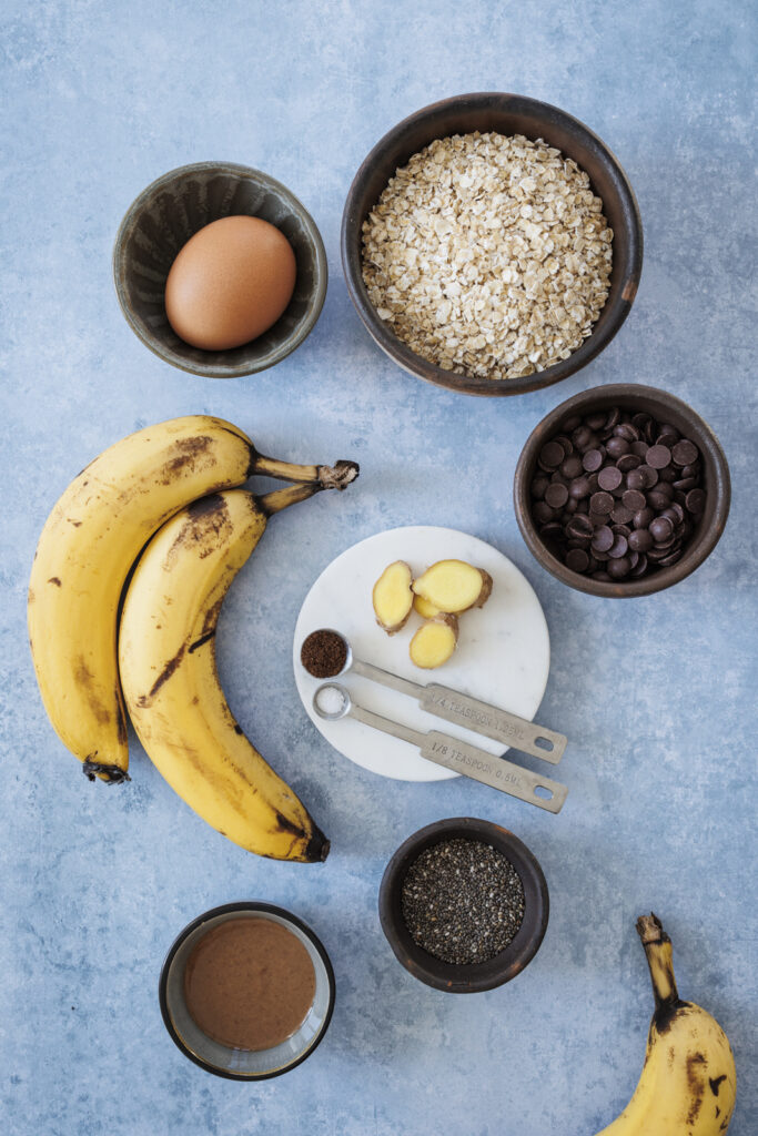 Zutaten für Müsliriegel Banane-Schoko mit Ingwer.