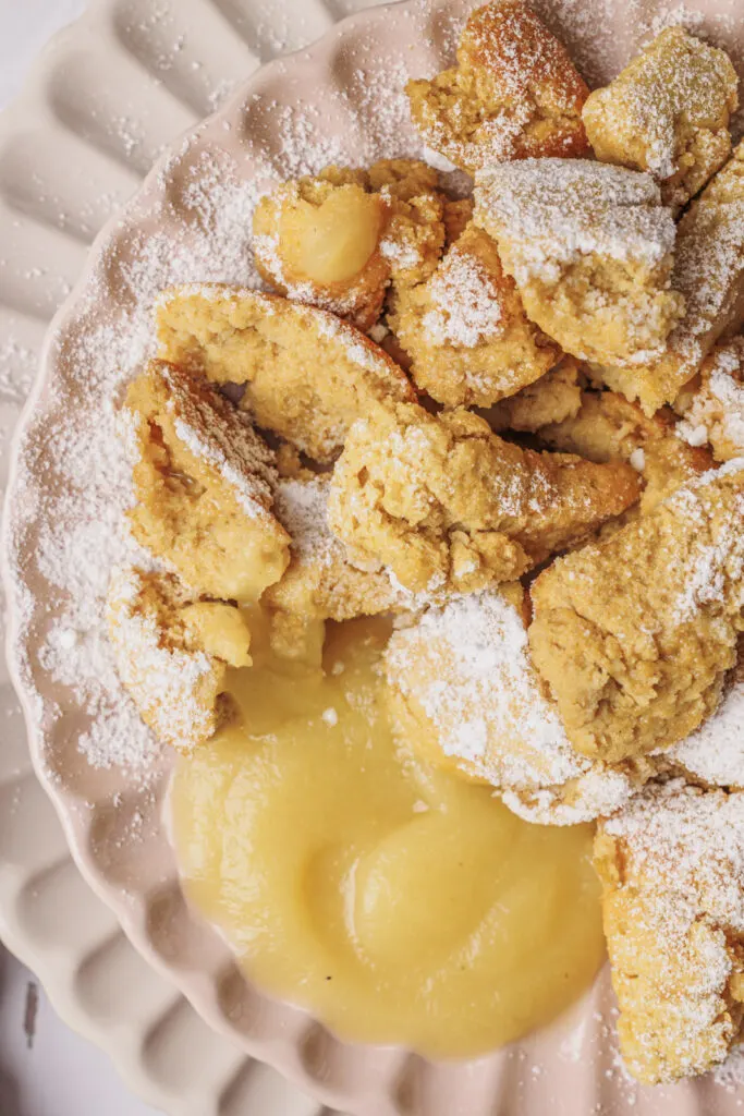 Fitness-Kaiserschmarrn mit Apfelmus.