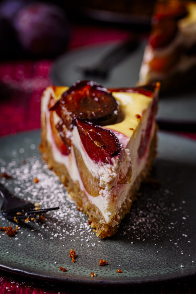 Zwetschgen-Topfenkuchen mit Nuss-Mürbteig