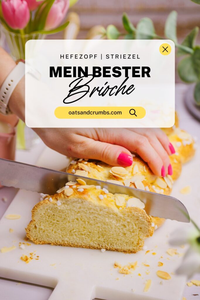 Flaumiger Butter-Brioche auf Marmorbrett wird angeschnitten.