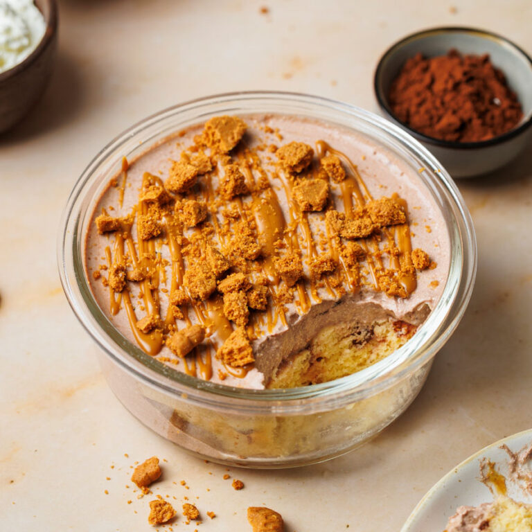 Schoko-Biscoff Protein-Kuchen-Bowl – Mealprep-Frühstück aus der Fitnessküche.