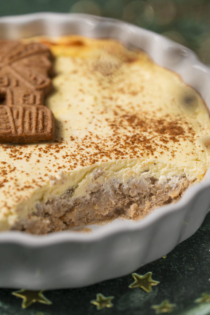 Saftige Baked Oats mit Spekulatius und cremiger Cheesecake-Schicht.