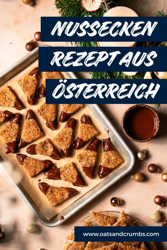 Nussecken bringen mit ihrer besonderen Form Abwechslung auf den weihnachtlichen Keksteller.