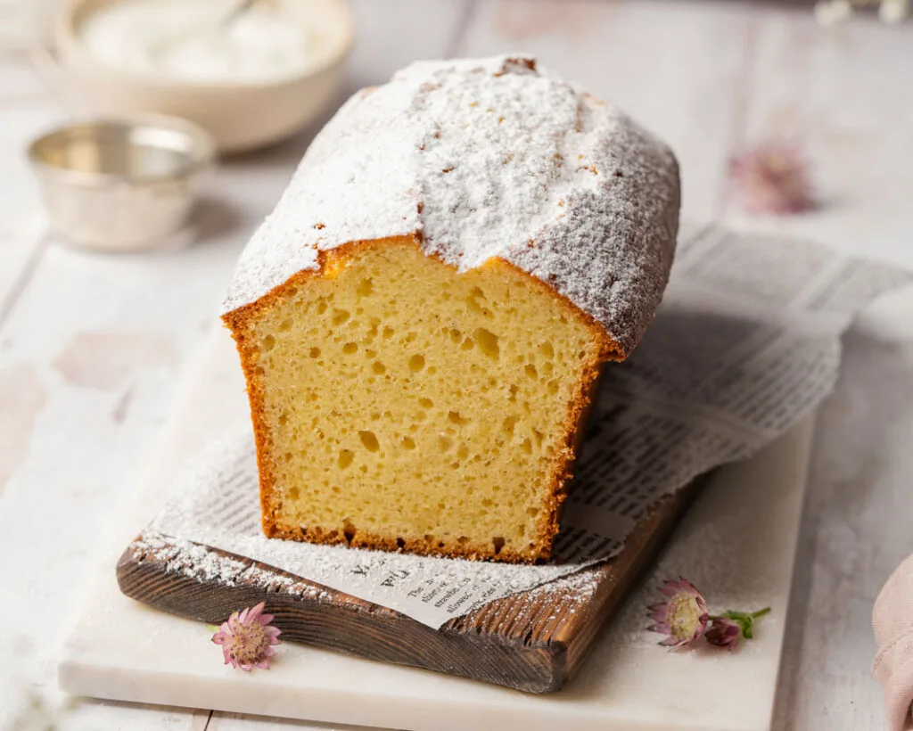 Leckerer Joghurtkuchen aus der Kastenform.