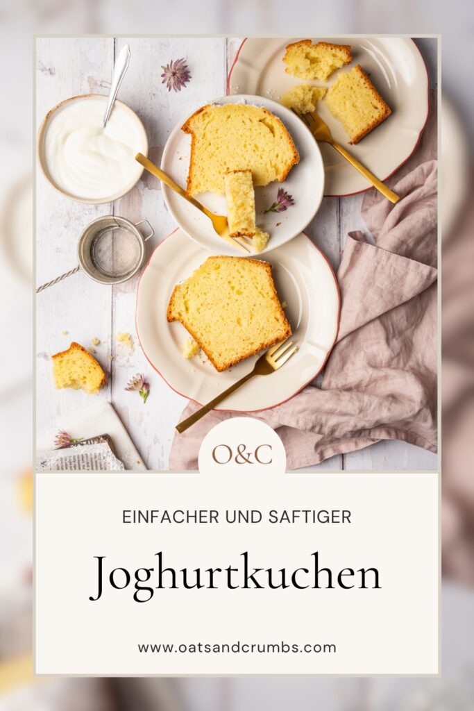 Drei Stücke Joghurtkuchen auf verschiedenen Tellern.